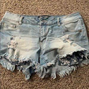 Super cute jean shorts